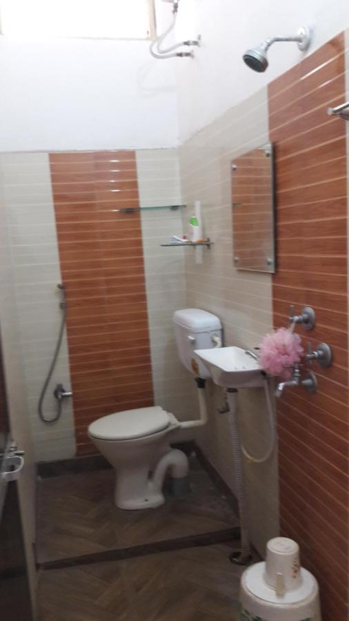 Wow Rooms 4 You จาบัลปูร์ ภายนอก รูปภาพ